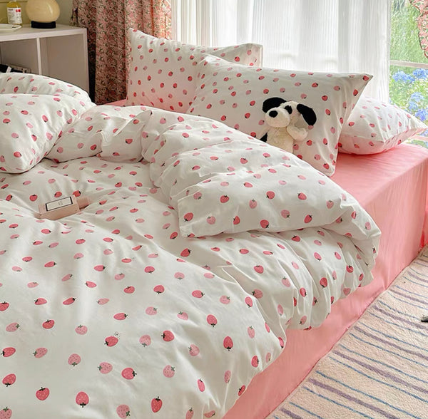 Cute Strawberries Bedding Set