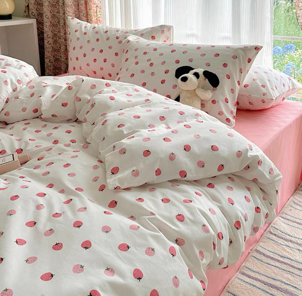 Cute Strawberries Bedding Set