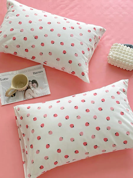 Cute Strawberries Bedding Set
