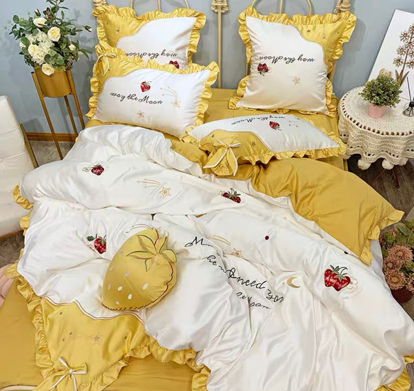 Fashion Strawberry Bedding Set