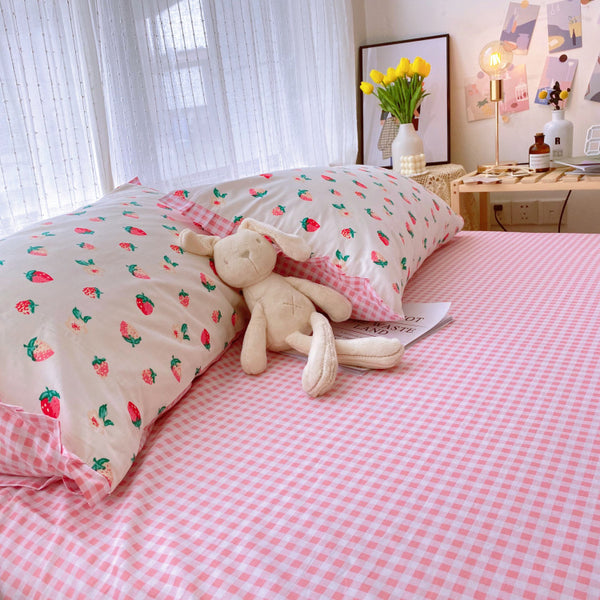 Cute Pinky Strawberry Bedding Set