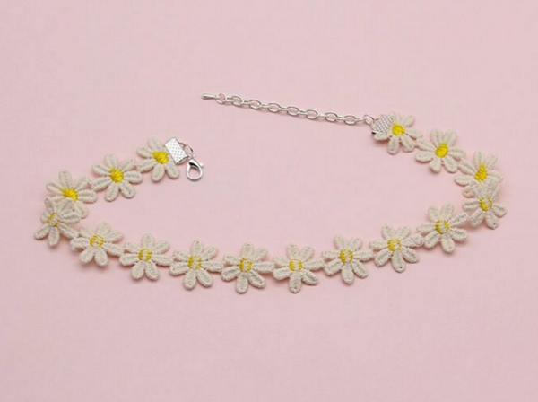 Daisy Flowers Choker
