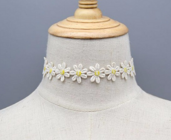 Daisy Flowers Choker