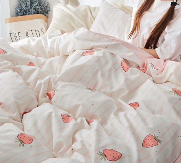 Cute Plaid Strawberry Bedding Set