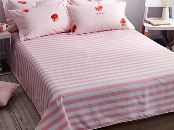 Stripe Strawberry Bedding Set