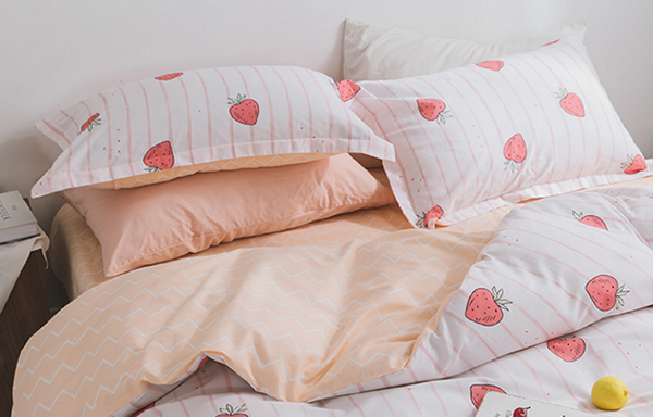 Love Strawberry Bedding Set