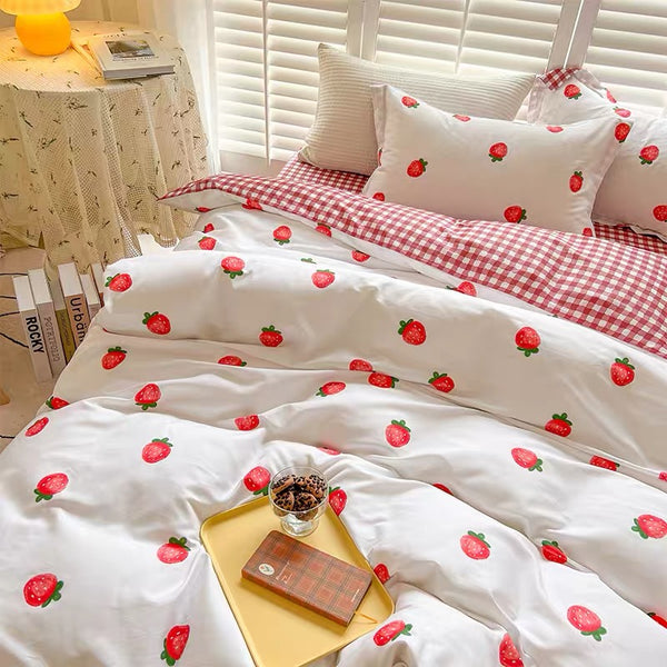 Little Strawberries Bedding Set
