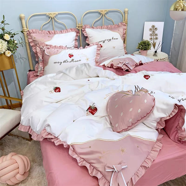 Fashion Strawberry Bedding Set