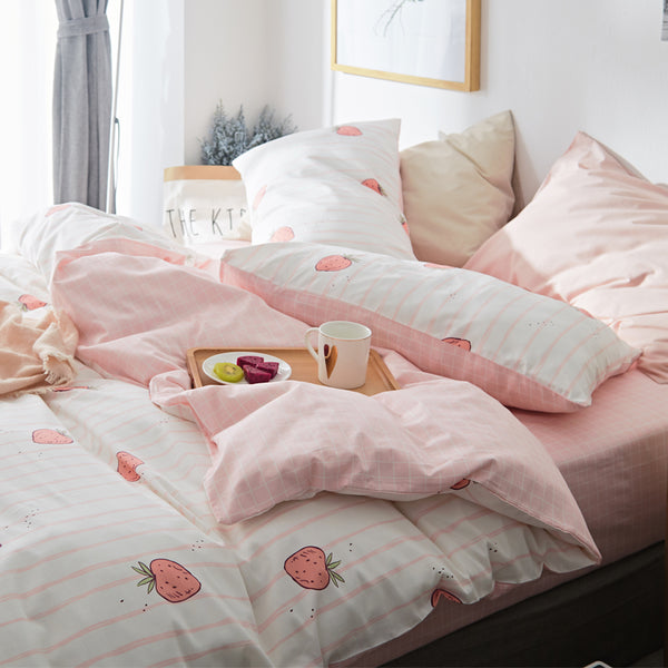 Cute Plaid Strawberry Bedding Set