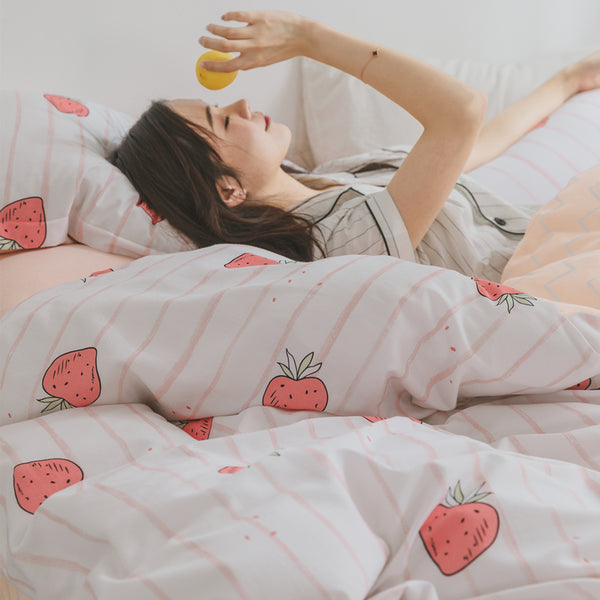 Love Strawberry Bedding Set