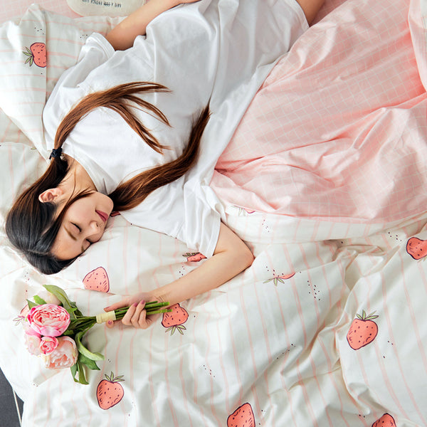 Cute Plaid Strawberry Bedding Set