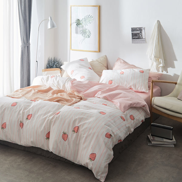 Cute Plaid Strawberry Bedding Set