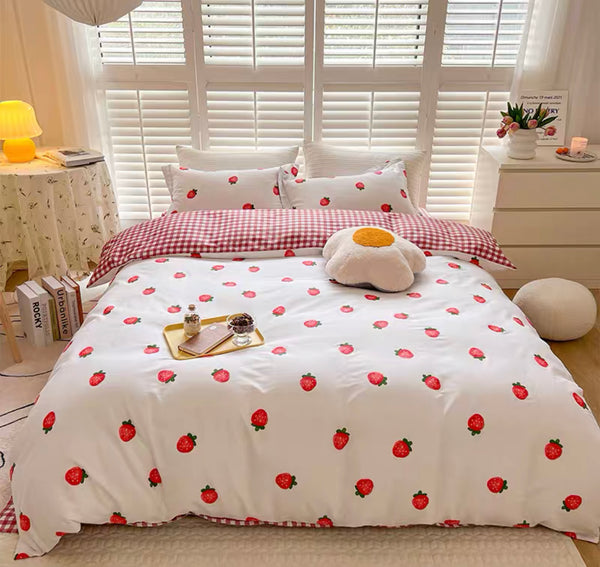 Little Strawberries Bedding Set
