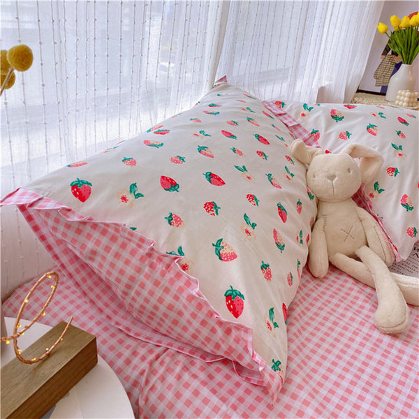 Cute Pinky Strawberry Bedding Set