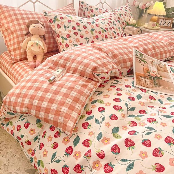 Cute Strawberries Bedding Set