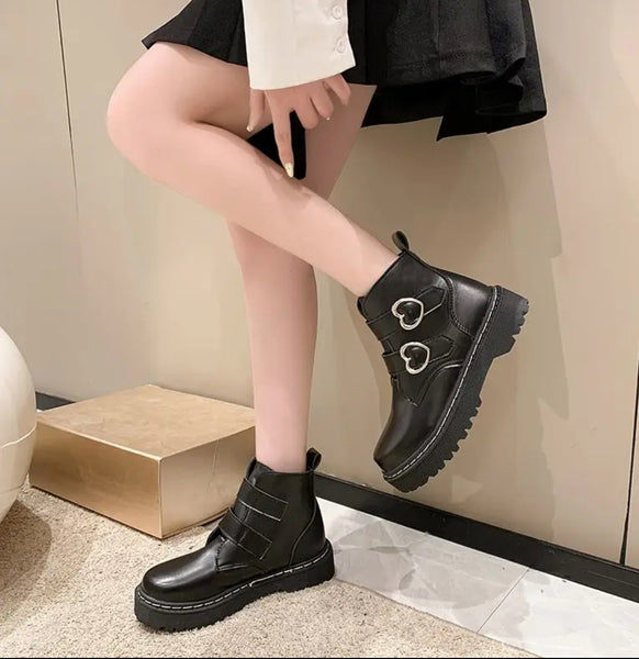 Cute Loves Martin Boots