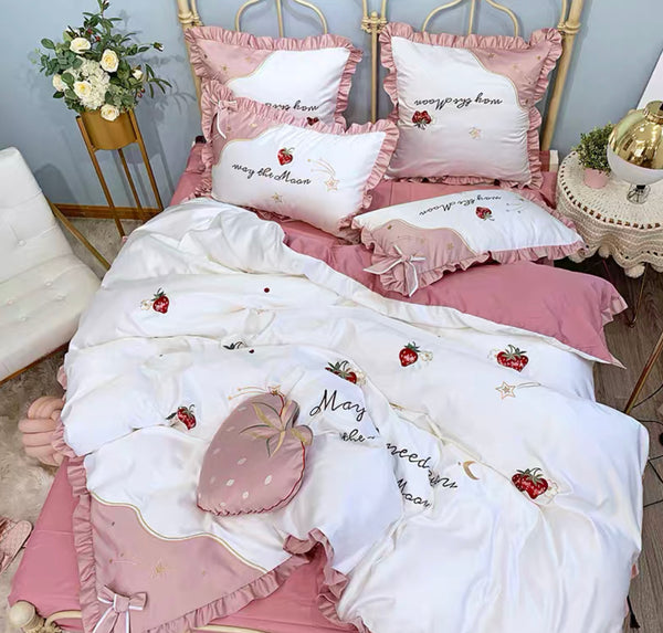 Fashion Strawberry Bedding Set