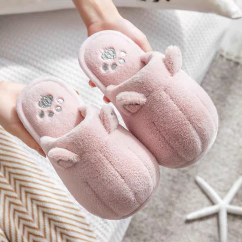 Must-have Holiday Footwear! Twitchy Kitty Cat Paw Slippers - PURR & MEOW! •  hauspanther