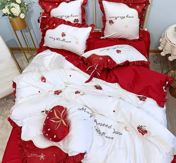 Fashion Strawberry Bedding Set