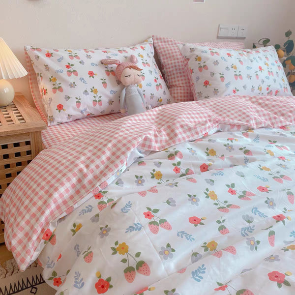 Plaid Little Strawberry Bedding Set