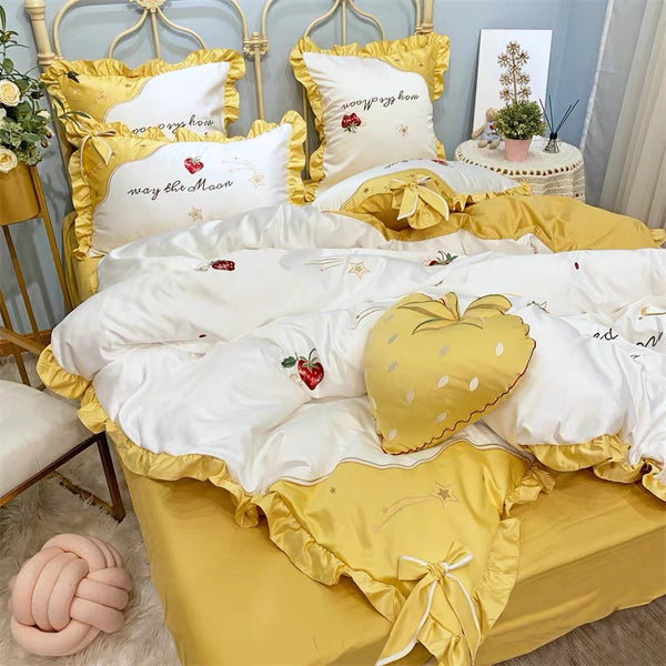 Fashion Strawberry Bedding Set